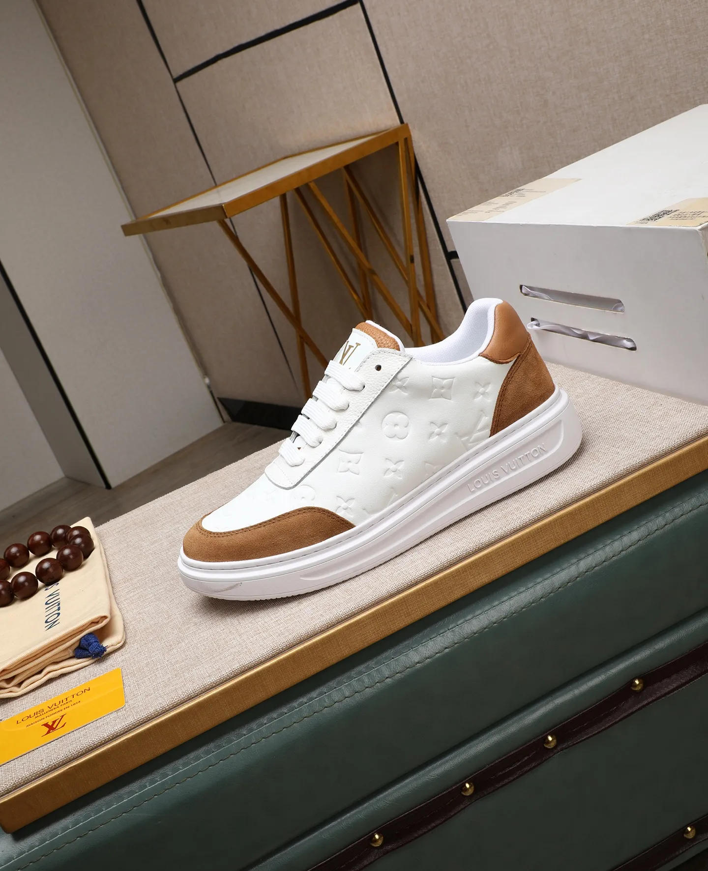 Men's shoes 💰540 📛📛【LOUIS VUITTON】Louis Vuitton new product👟Milan fashion catwalk style🇰🇾🇰🇾LV family logo, celebrity style, a must-have for fashionistas⚠️Classic presbyopia flower➕Water-dyed cow lining➕Special outsole👞Number 38-44 (45 46 custom-made)